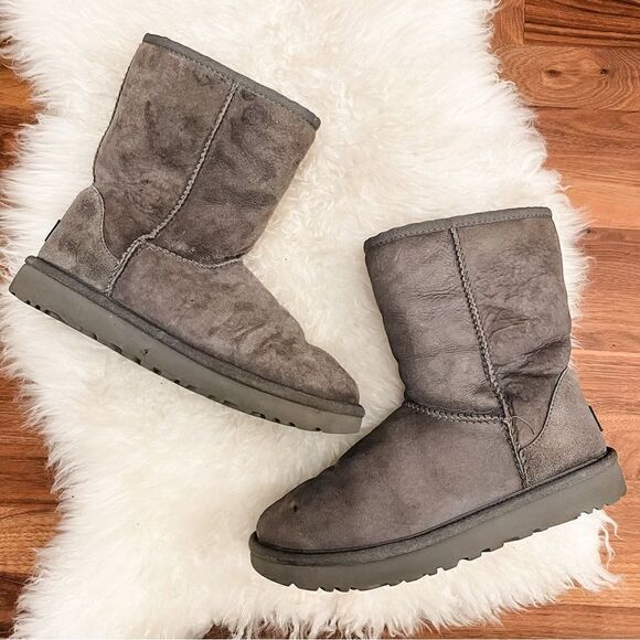 🍋 UGG • Women’s Classic Short II Shearling Boots in Gray Size 7 - Picture 1 of 8